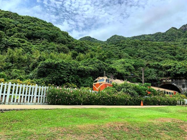 Old Caoling Bikeway Tunnel
